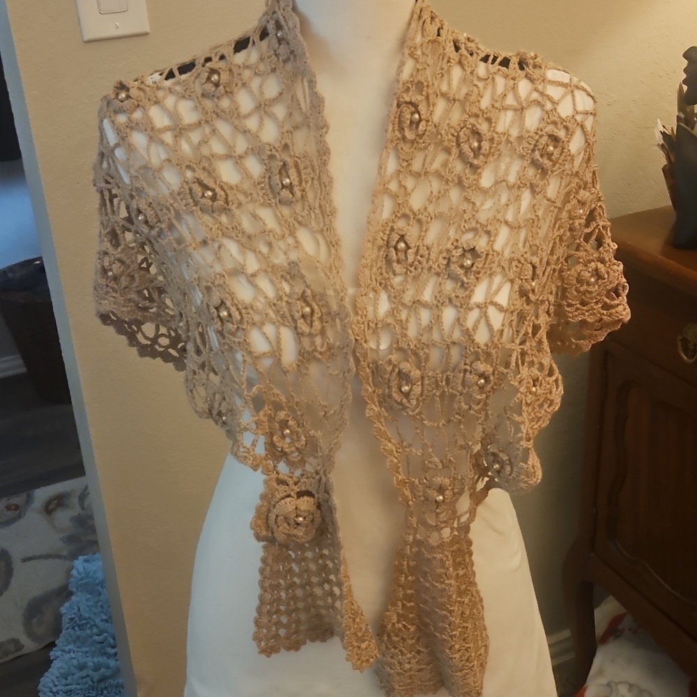 Vintage Tan Rose Pearl Crochet Shawl - Picture 2 of 9